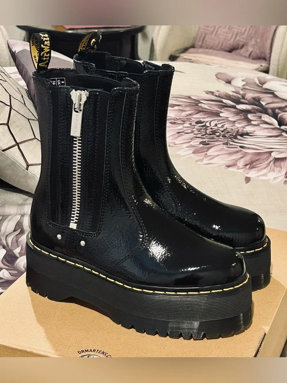 DR. MARTENS 2976 MAX DISTRESSED PATENT CHELSEA PLATFORM BOOTS, SZ 8, NEW, $220.